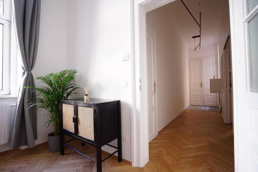 Boutique Suite Near Museum District Vienna Exterior photo